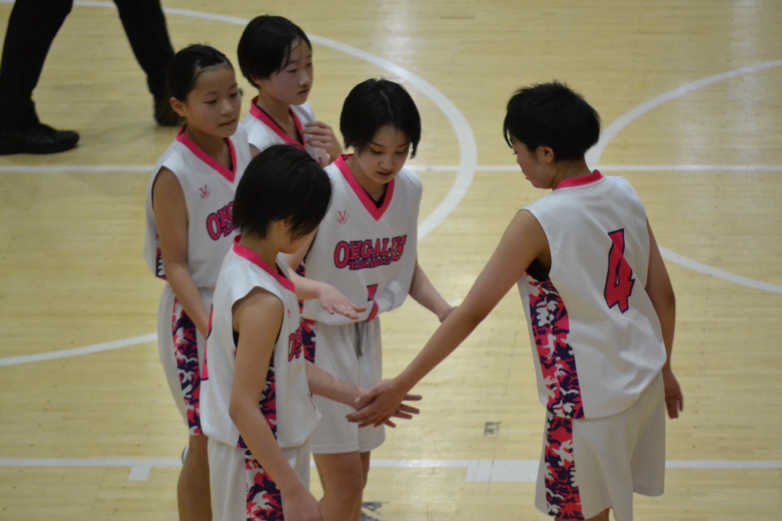 優勝を決めた瞬間、歓喜の輪が広がる