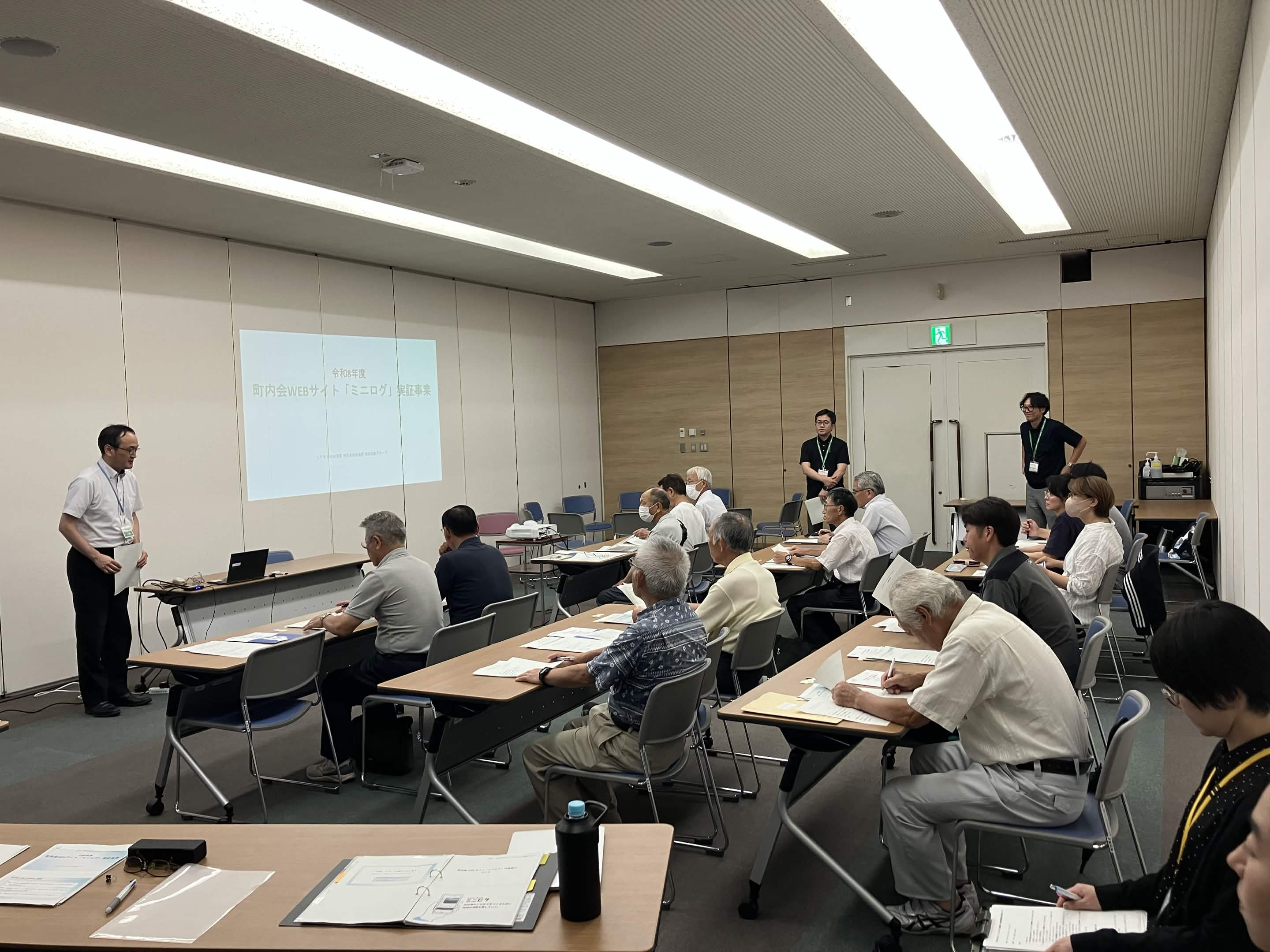 質疑応答で盛り上がる参加者たちの表情