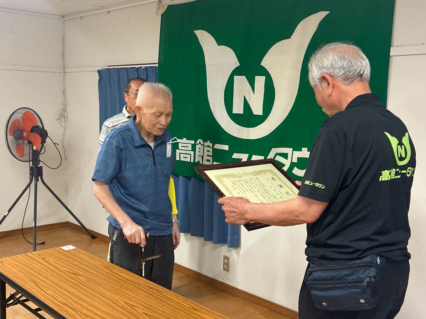 来賓も出席した記念式典の壇上の様子