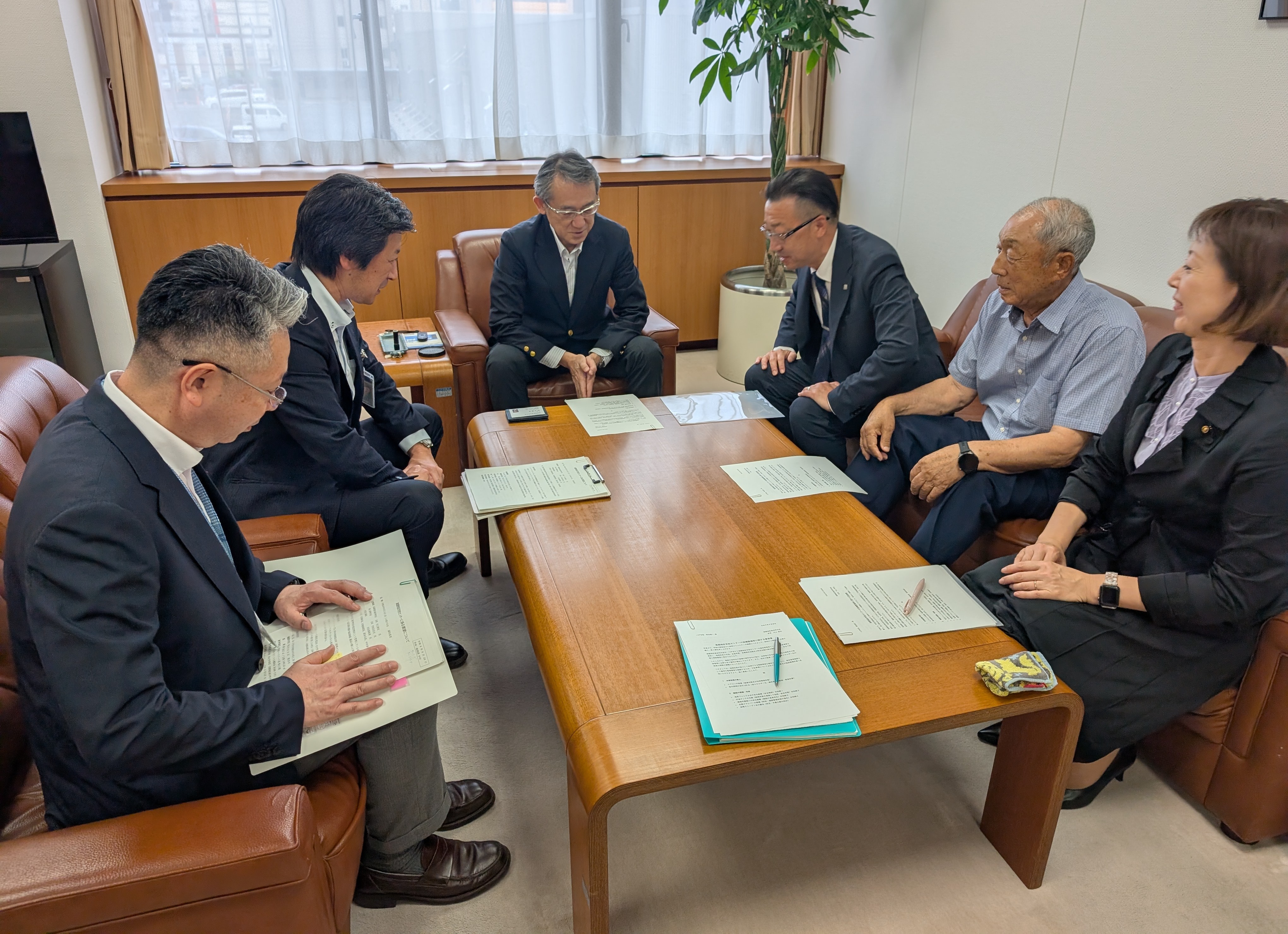 高館地区市民センターの設備課題（フェンスや外壁の老朽化のイメージ）