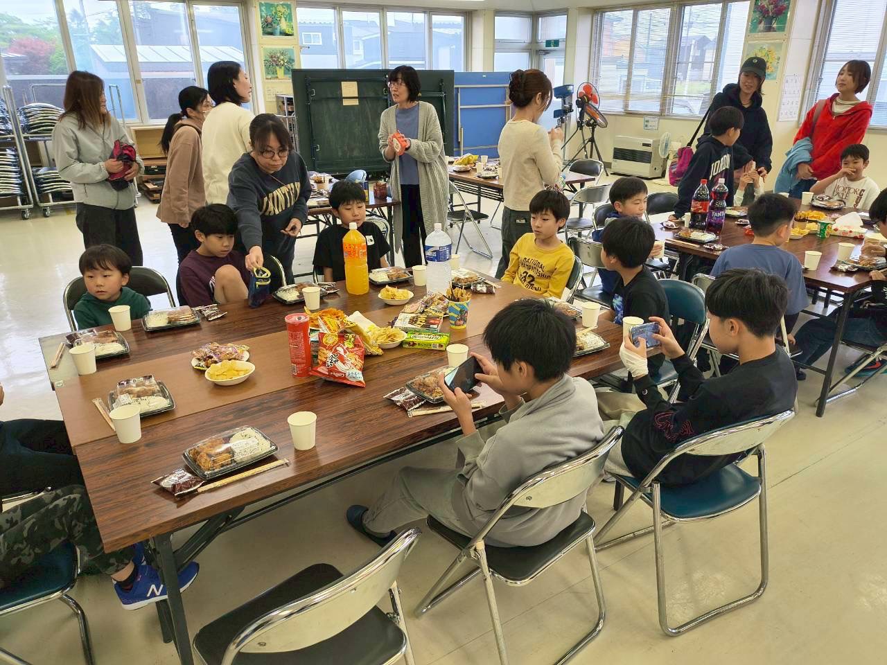 仲間と一緒に交流を深める楽しい時間