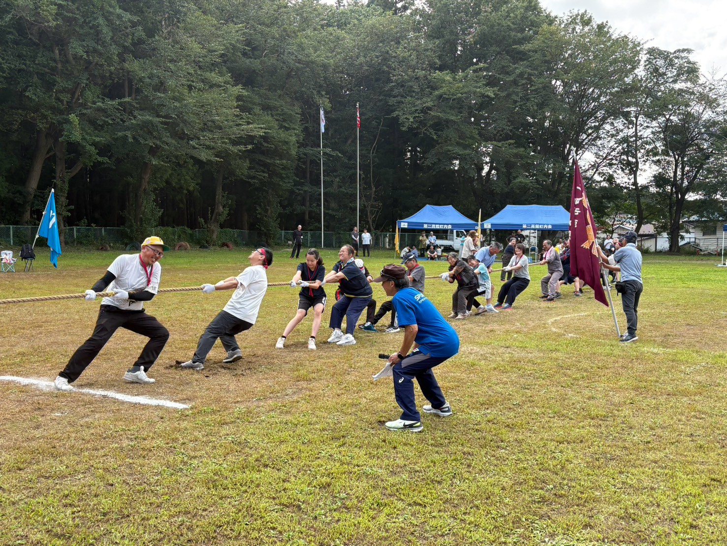 優勝した小田町内会の喜びいっぱいの表情